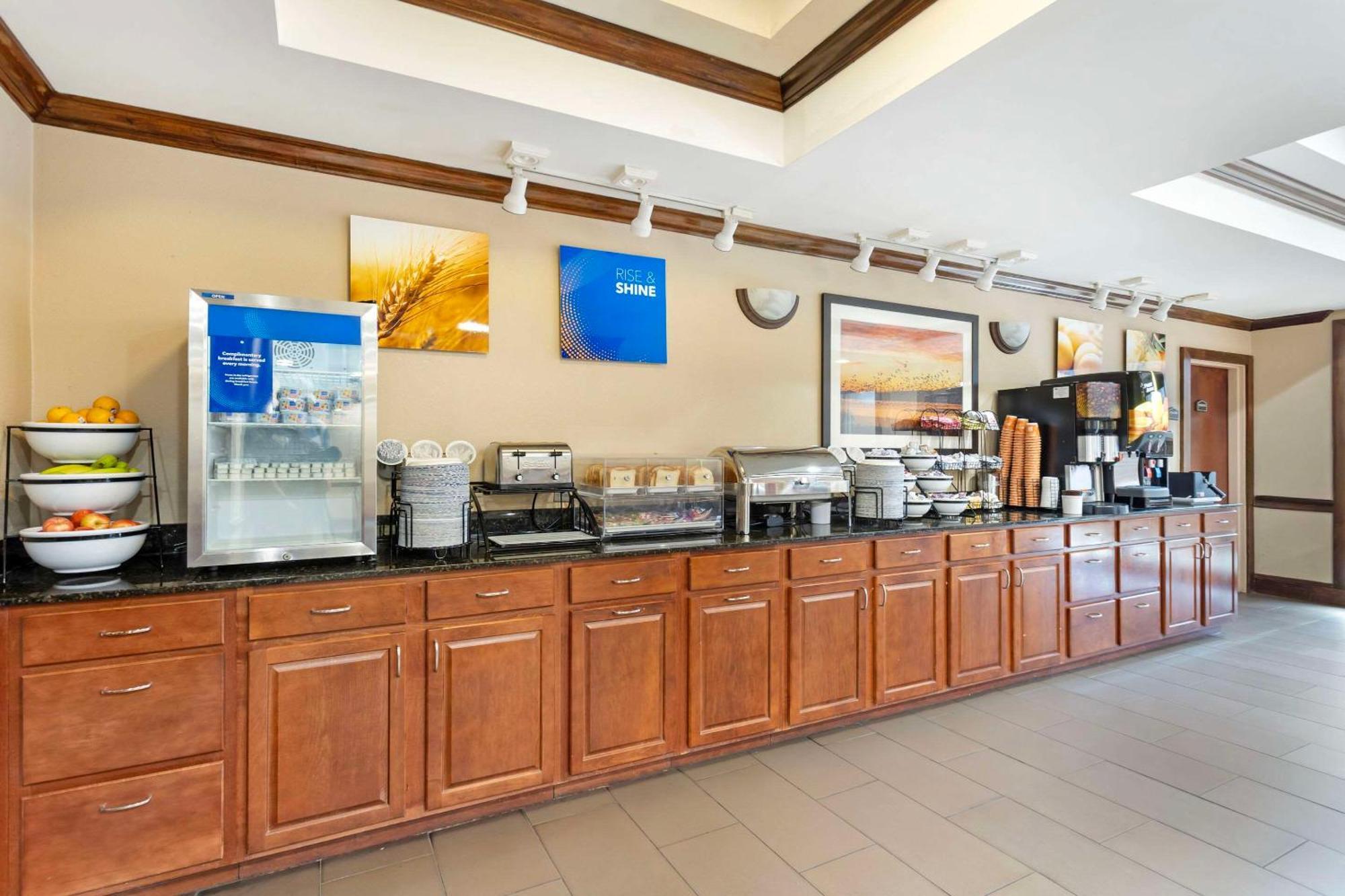 Comfort Inn & Suites Carneys Point Eksteriør bilde