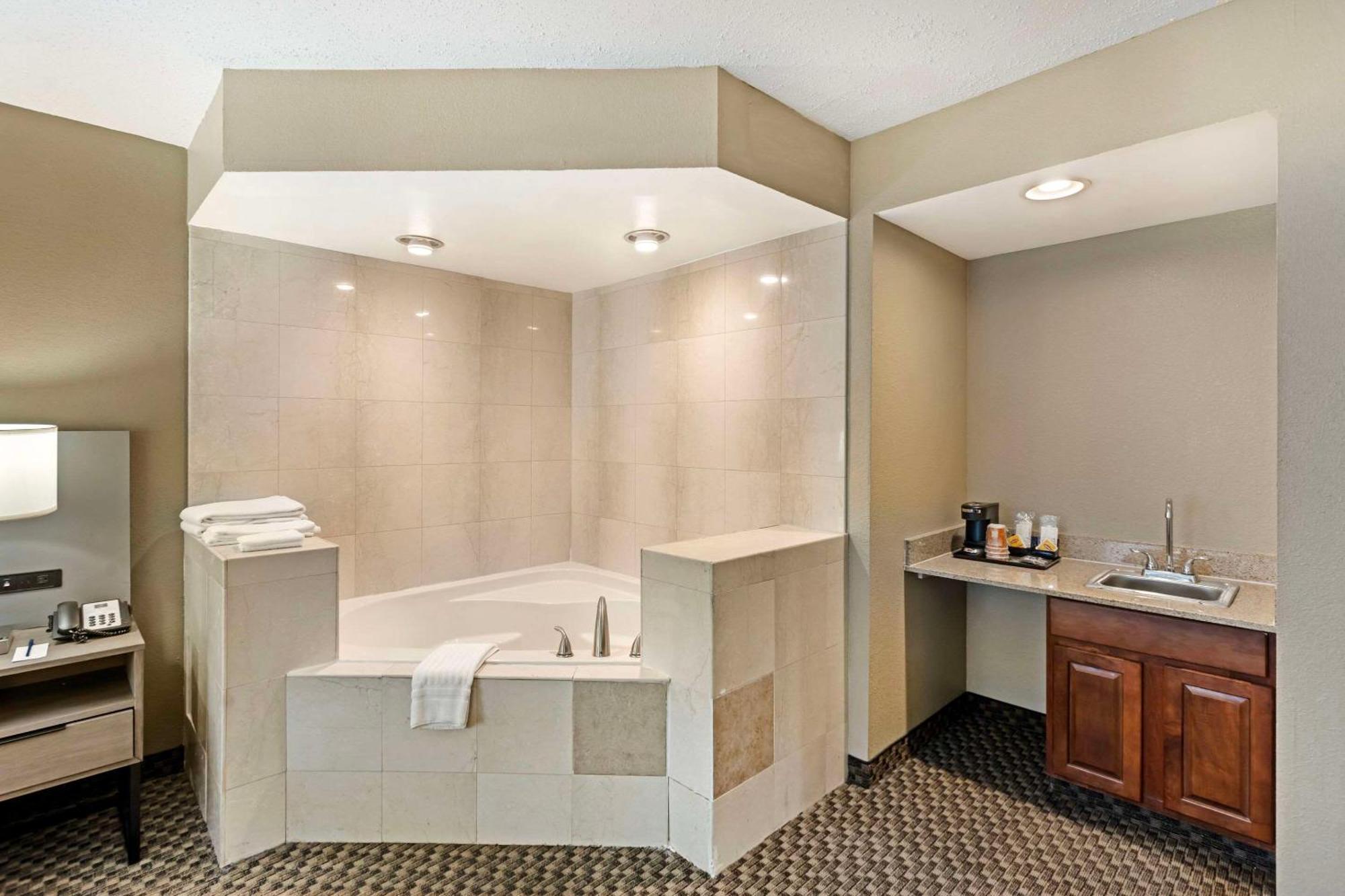Comfort Inn & Suites Carneys Point Eksteriør bilde